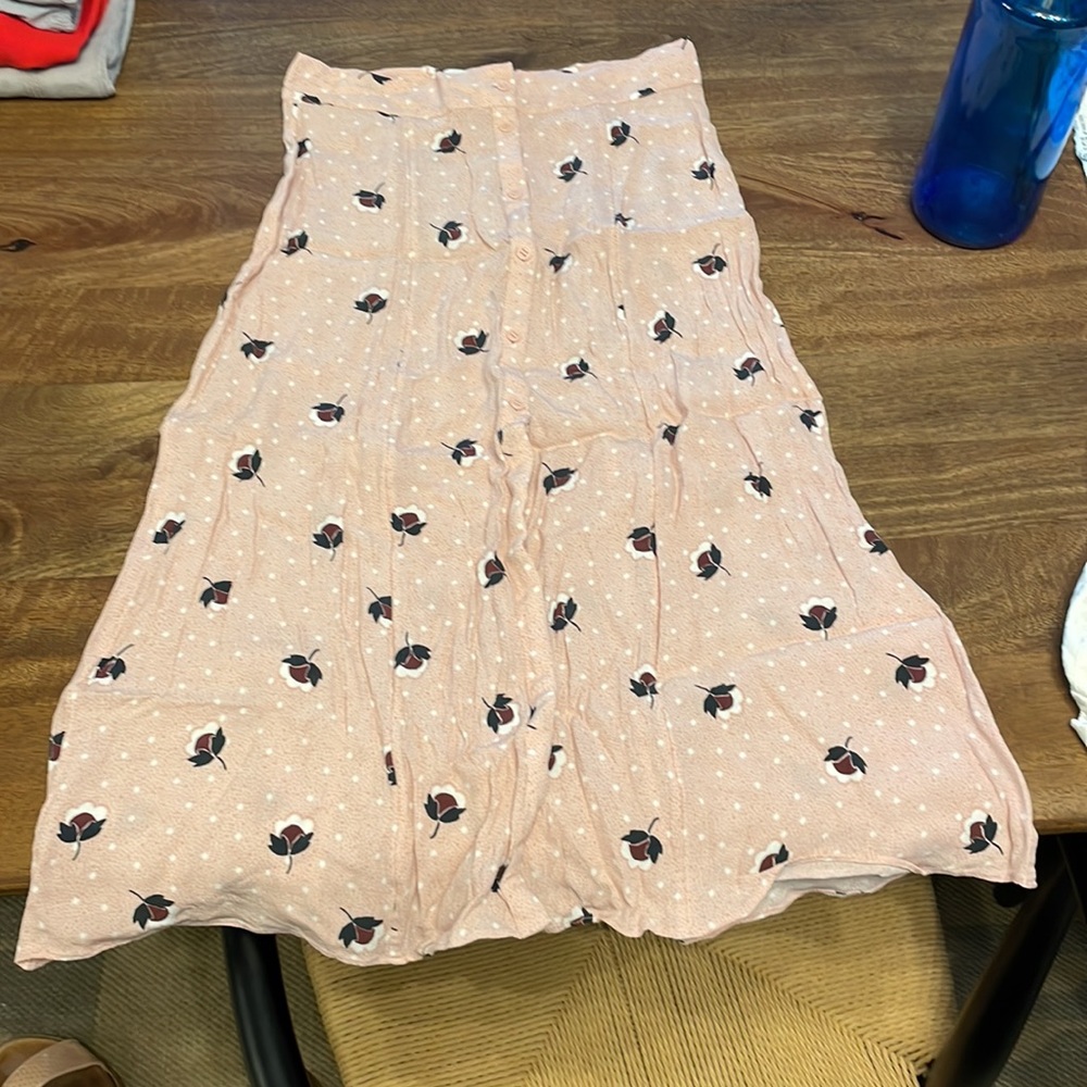 Buttoned midi skirt